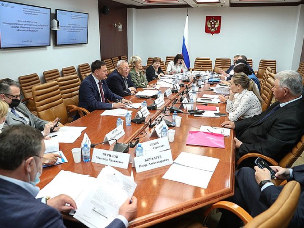 В Совете Федерации обсудили вопросы совершенствования законодательного обеспечения развития племенного животноводства в России.
